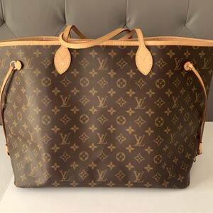 Louis Vuitton Monogram Neverfull MM Purse (M46975)